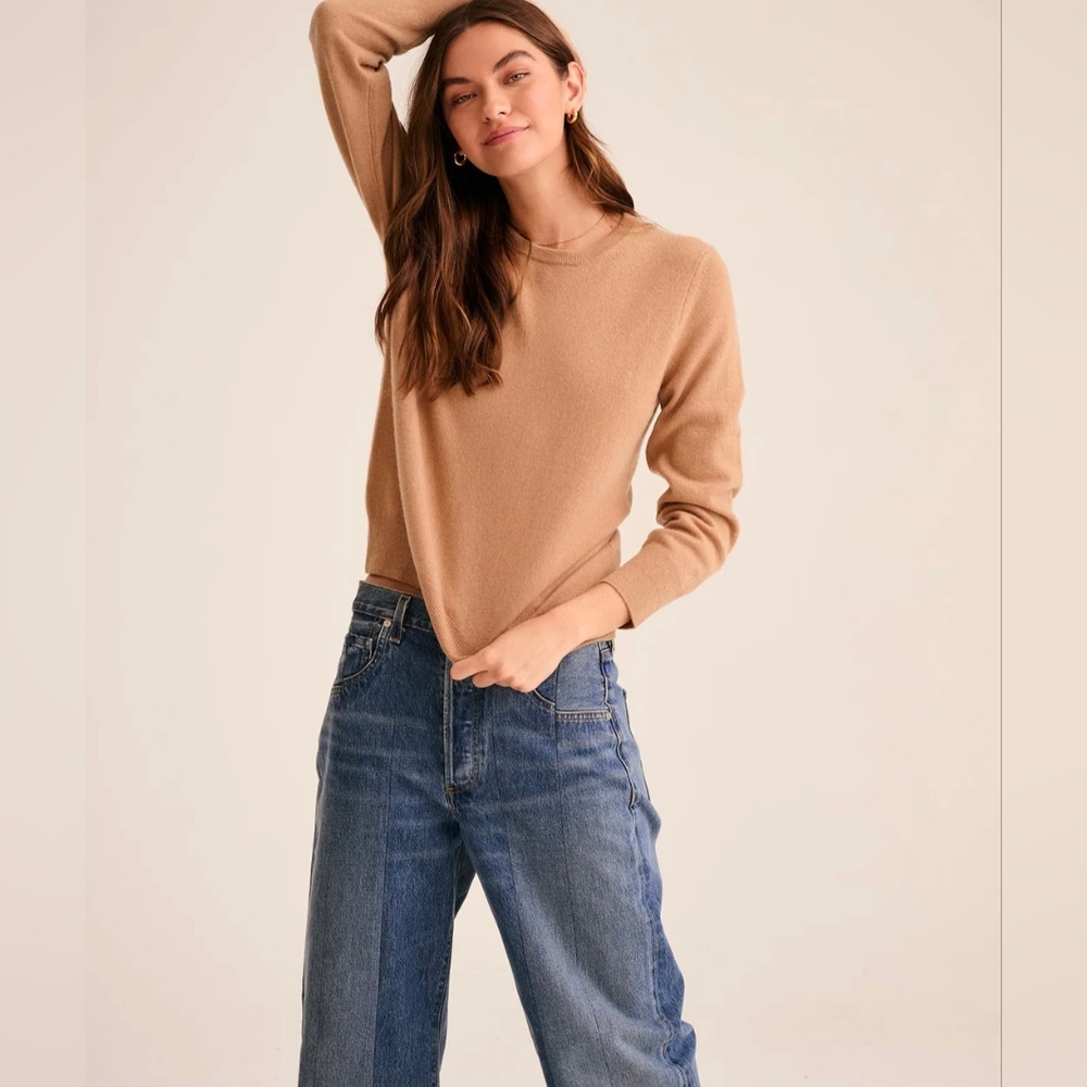 Theory light-weight 100% cashmere crewneck sweater - EUC